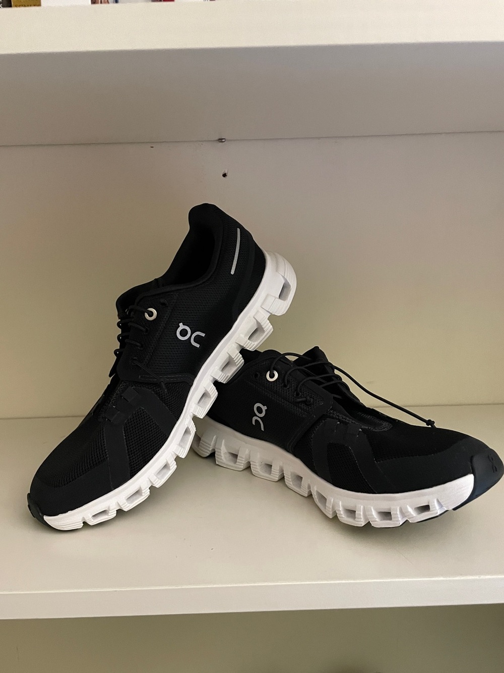 Women’s On Cloud 6 Sneakers in Black/White - Size 8
